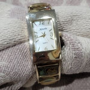 Vintage Novelle Quartz Cuff Bracelet Bangle Watch 11005